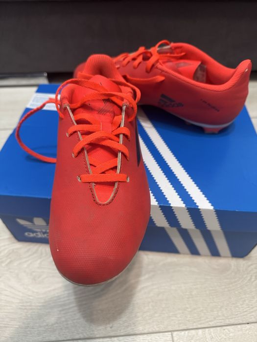 Детскш футболни обувки Адидас