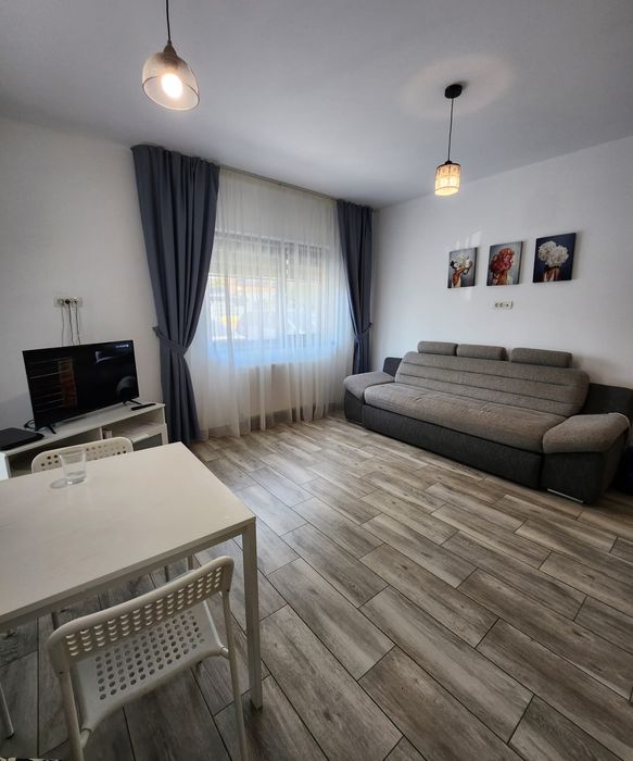 închiriez apartament cu 2 camere până pe 15 iunie