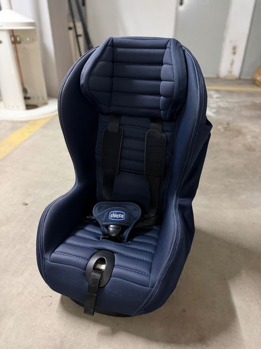 Scaun auto copii 9-18kg  (1-4 ani) Chicco (prindere cu centura)