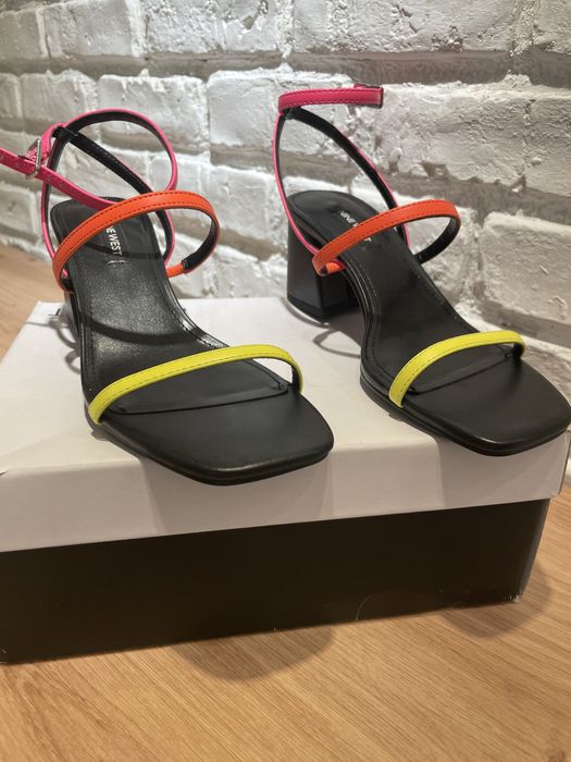 Sandale Nine West noi (nepurtate) marime 37 cu toc gros