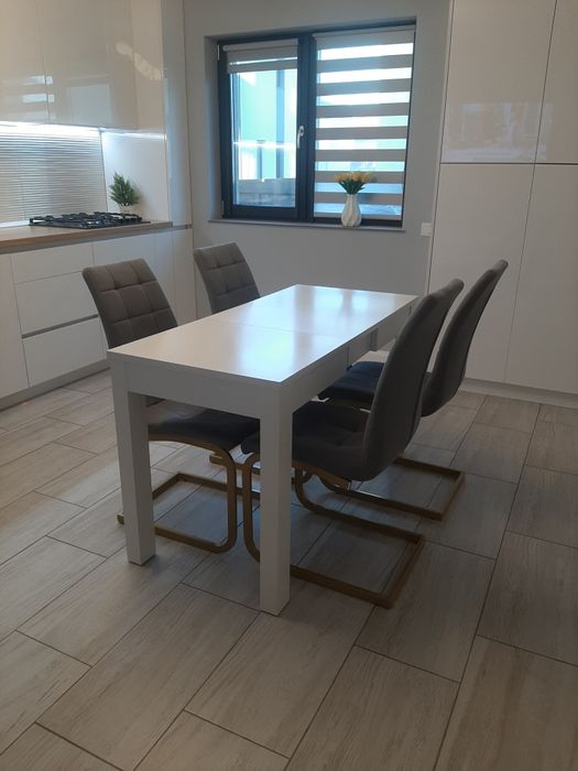 Masa extensibila cu 4 scaune