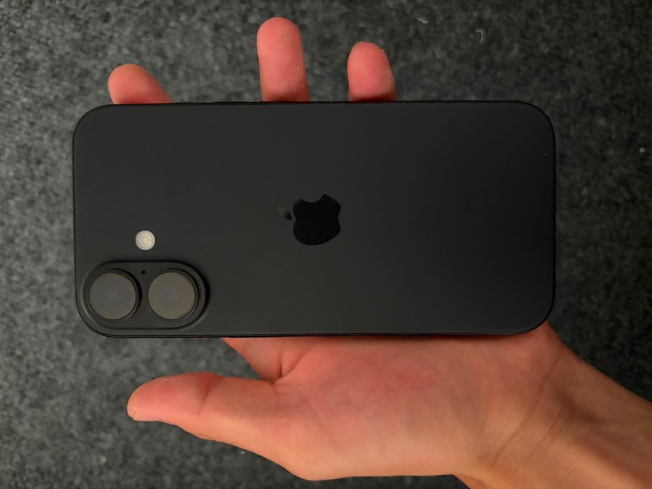 Iphone 16 128GB, черный