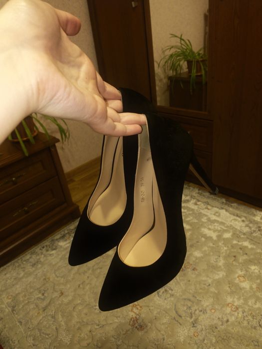 Продам туфли на шпильке 39 размера