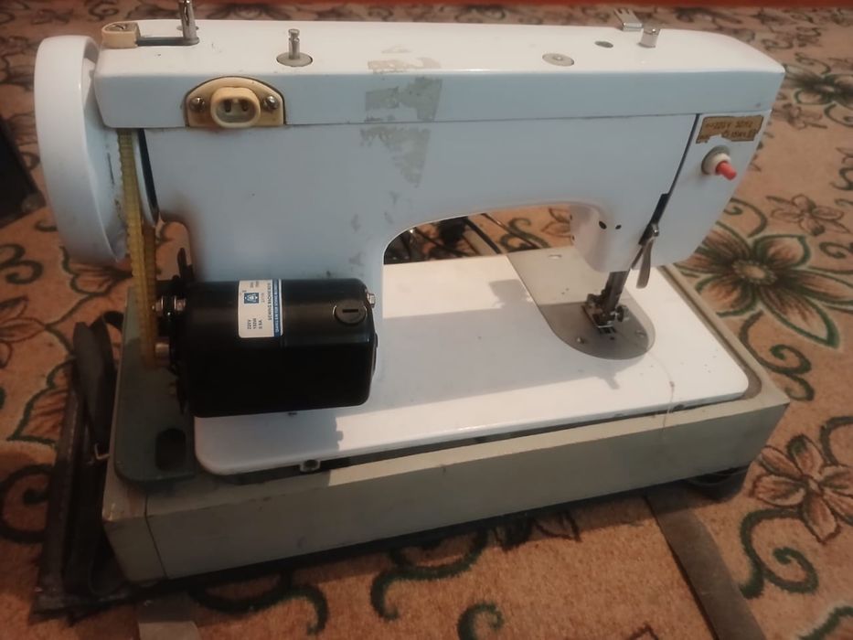 Швейная машинка чайка 102м