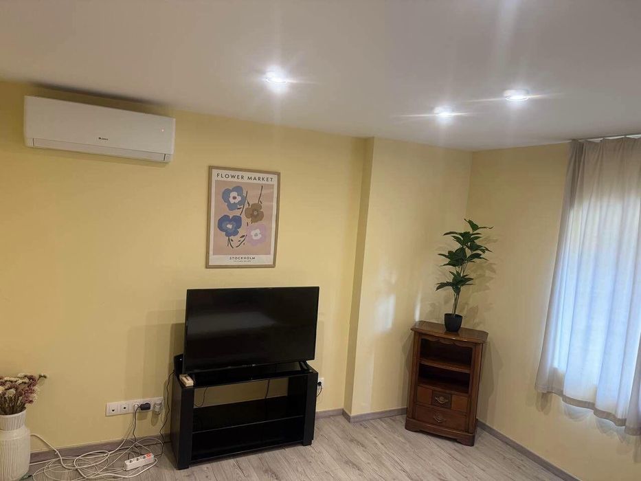 Тристаен апартамент в центъра на София.