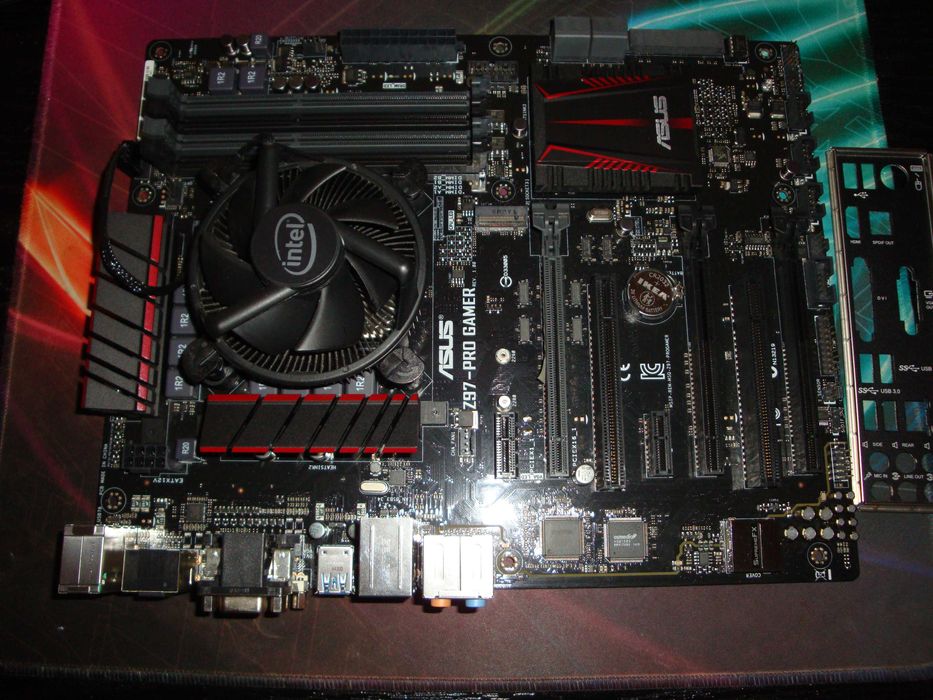 Kit asus Pro gamer Z97 black procesor i5 4590 3.7 Ghz
