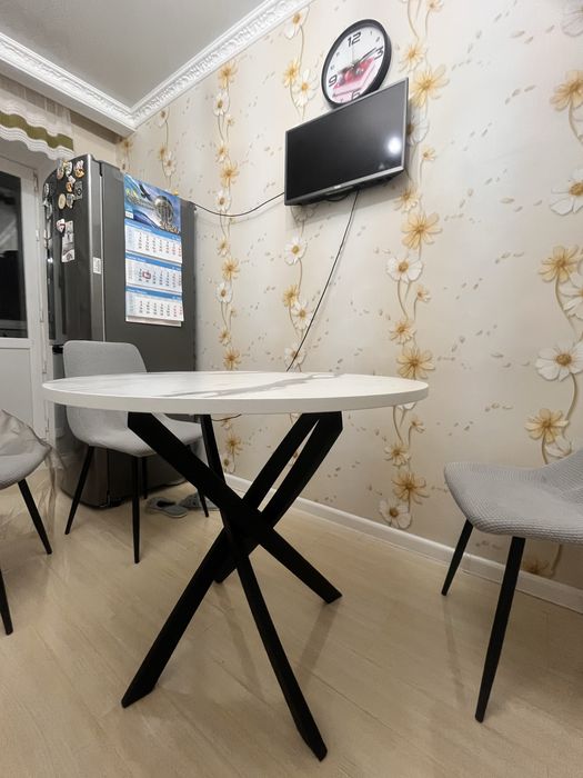 Продам стол круглый