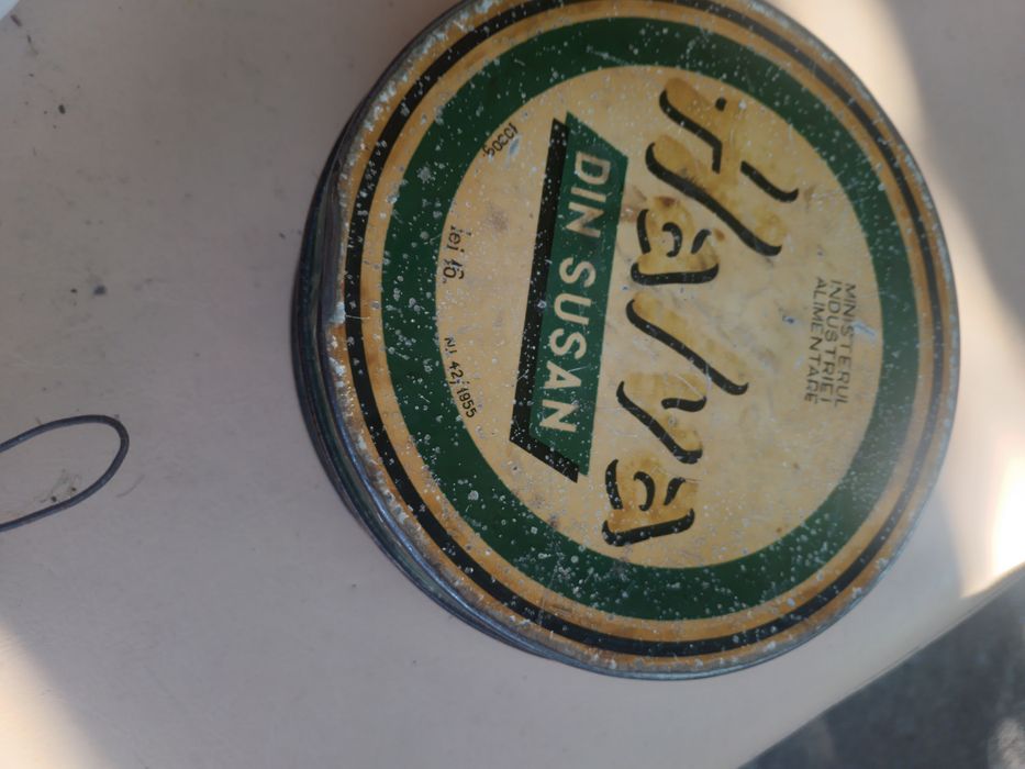 Vind geanta foarte veche ani 50 vitrege nasturi vechi o cutie de halva plina anii 50 mai multe relatii la tel