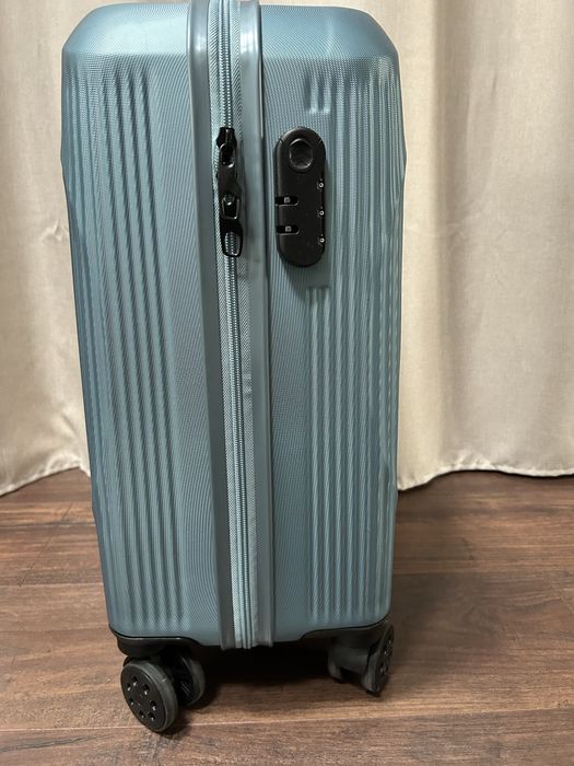 Куфар твърд голям, нов