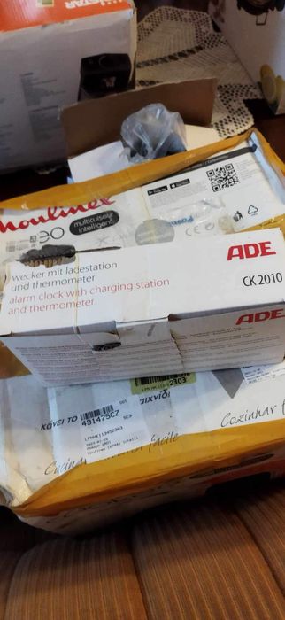 Часовник със функция за  зареждане на телефон