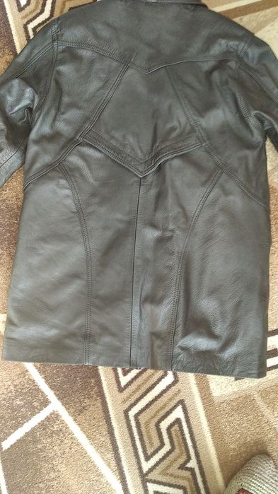 Продавам употребявана дамска шуба,яке от естествена телешка кожа