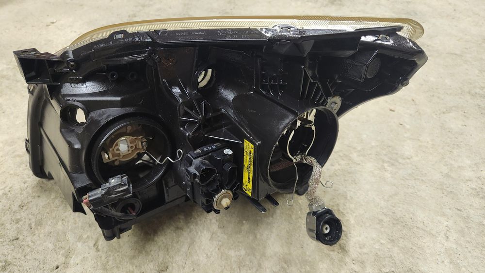 Фарове Тойота Авенсис 2008