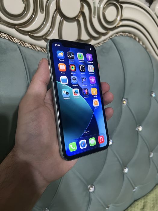 Продам телефон Айфон 11