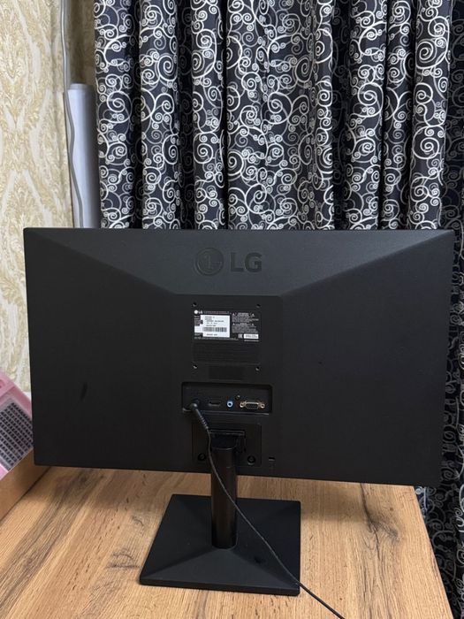 монитор LG Flatron 22 диагональ