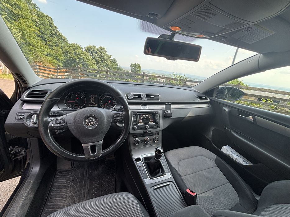 Volkswagen Passat B7 .  2.0 TDI 140 CP. An 2012 .