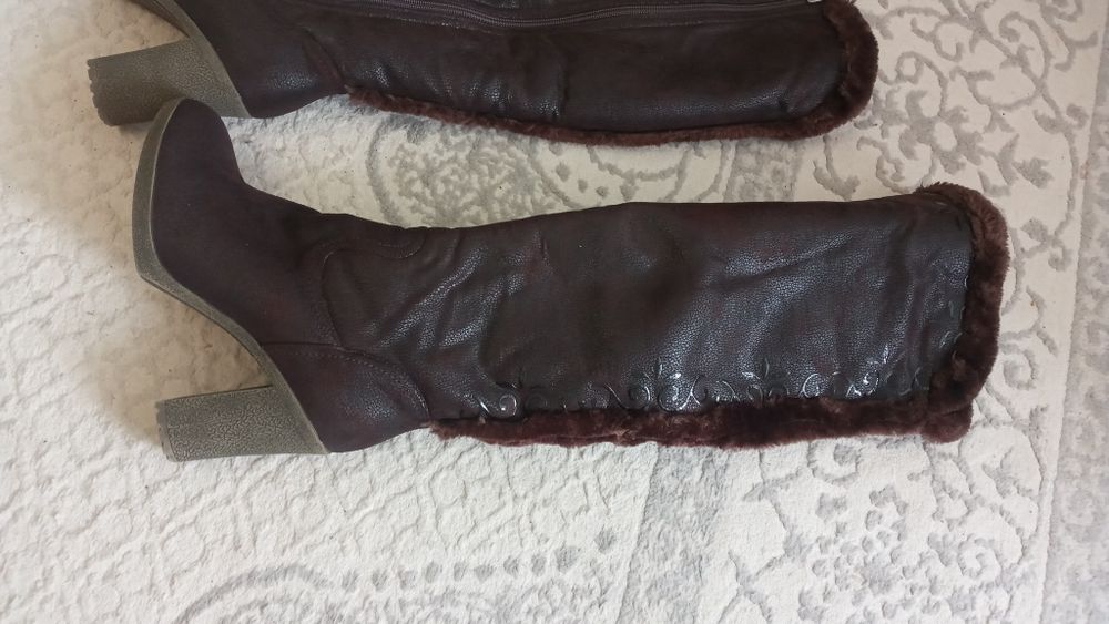 Сапоги зимние на каблуке новые красивые коричневого цвет