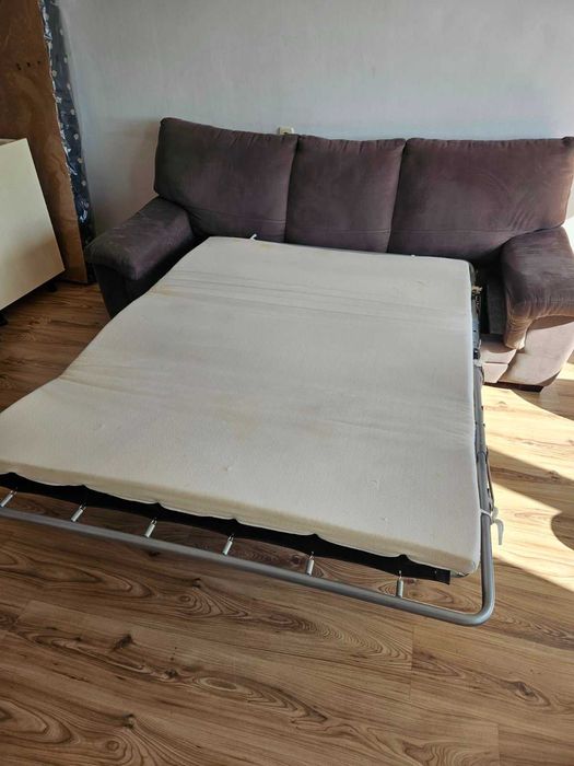 Продавам диван разтегателен