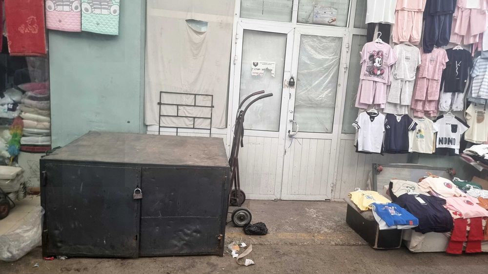Temir stol sotiladi savdo uchun yasalgan
