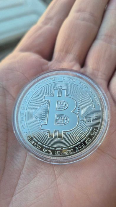 Bitcoin, 4 cm, metalica, noua in capsula sigilata
