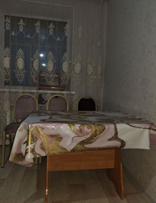 Продам стол и стулья