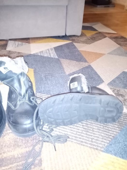 Продам рабочий обувь.