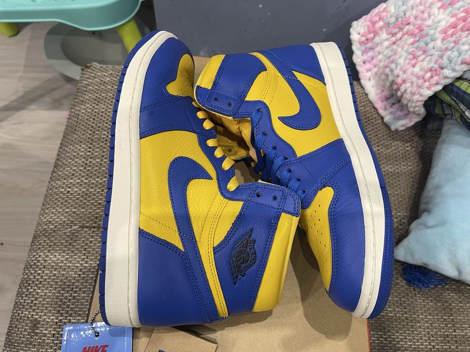 Nike Air Jordan 1 Retro High OG Reverse Laney Yellow NBA LeBron Kobe