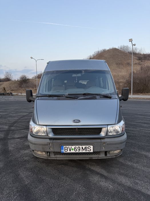Ford Transit Multivan 2001 – 8+1 locuri, spațios și fiabil
