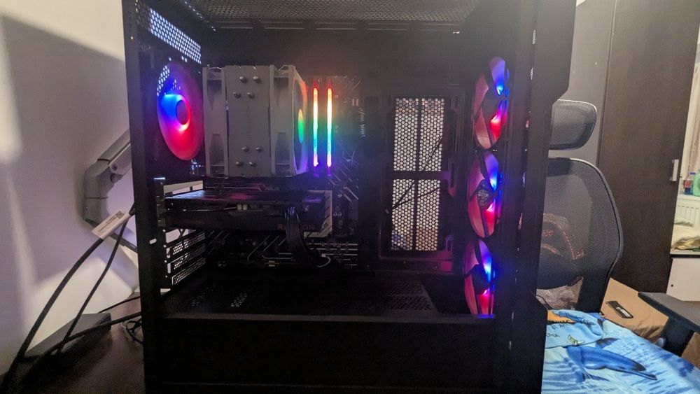 Pc gaming i5 12600k Rx 6600 8gb 32gb ddr4 3200 RGB 1tb 4.0 sursa 750