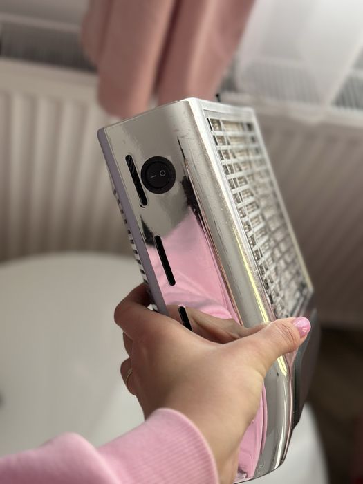 Aspirator masa manichiura