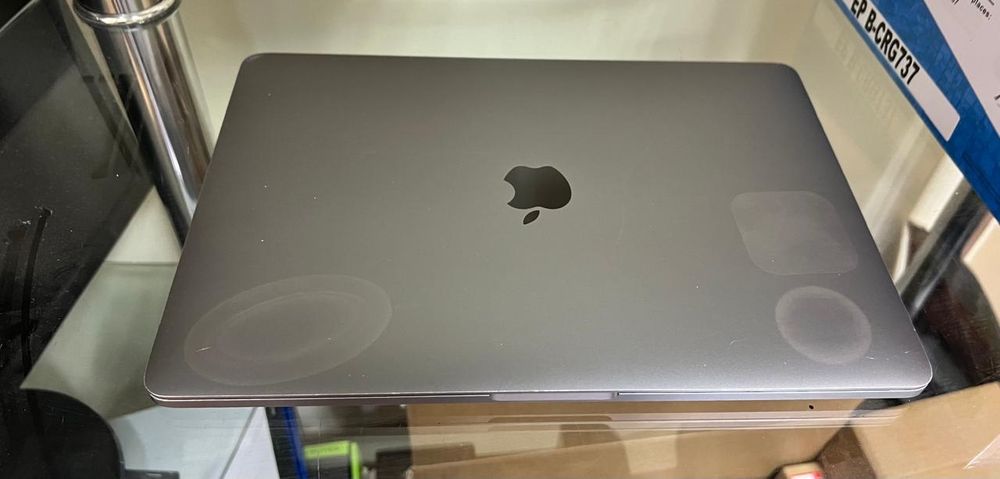 MacBook Pro 13" 2017 Touch Bar / i5 / 8GB / 256GB SSD