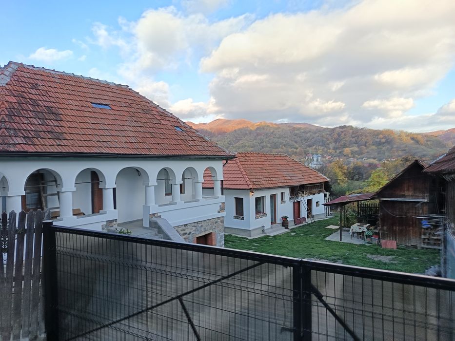 Casa si teren de vanzare