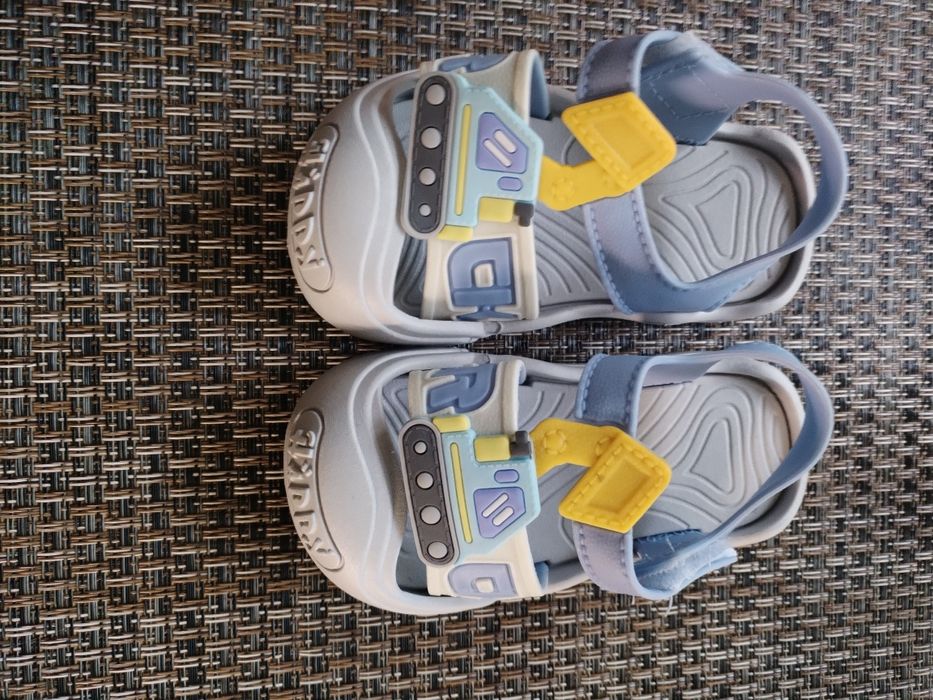 Сандалии 1500 тг