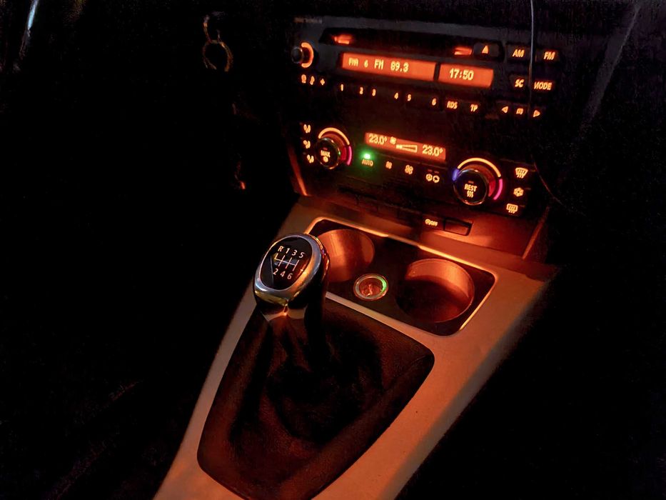 BMW E90 E91 E92 E93: Поставка за чаши със запалка (Cup Holder)