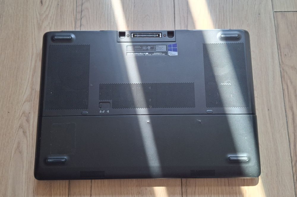 15.6' FHD IPS Dell Precision 7510 Intel Xeon E3-1535M v5/16GB/AMD 2GB GDDR5/256GB+320GB