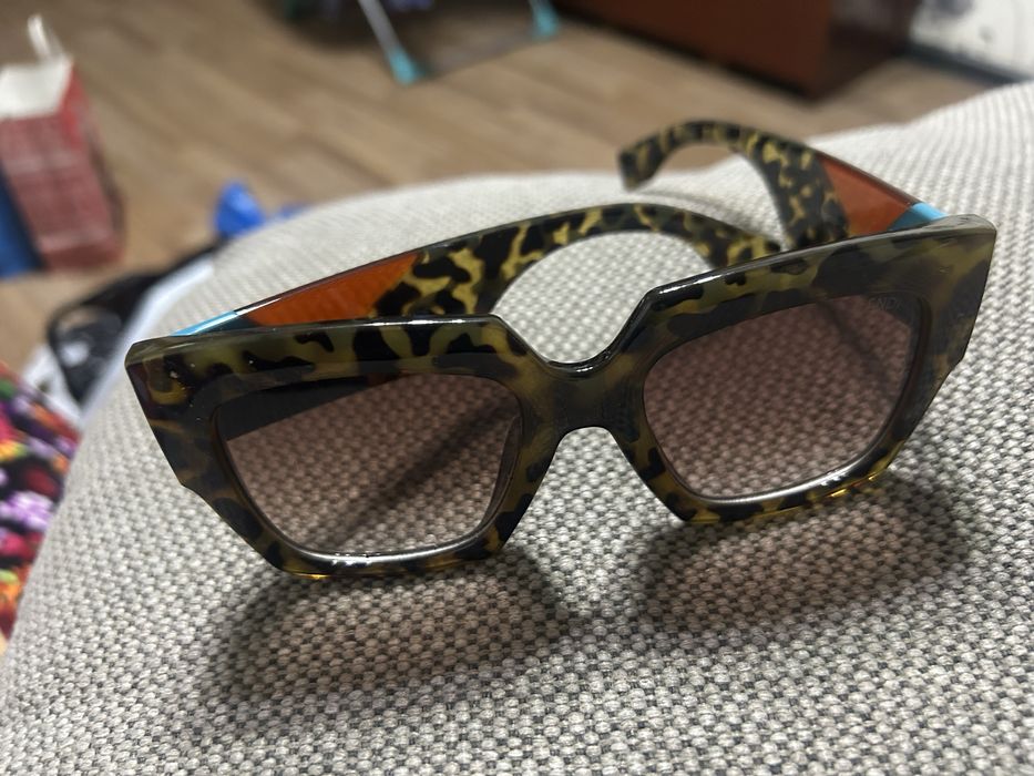 Продам очки. Солнцезащитные за все три