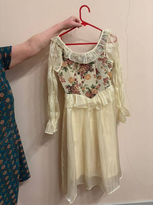 Продам платья по 3000тг