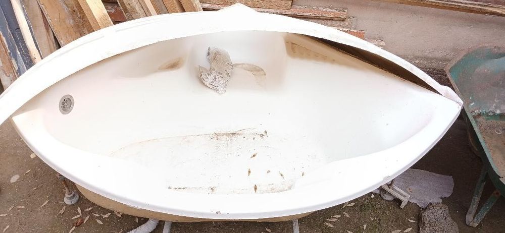 Продается ванна срочно