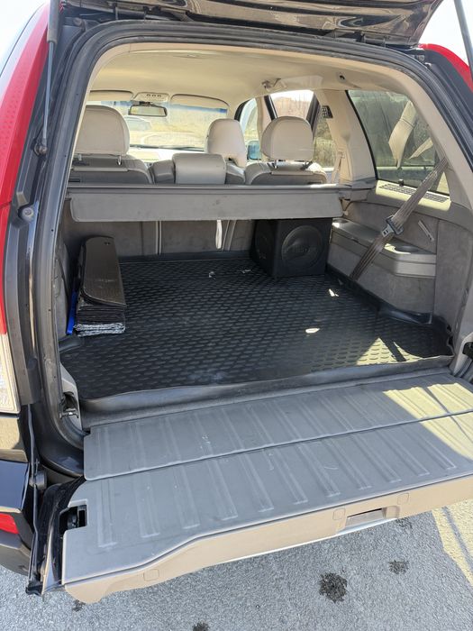 Продава Volvo XC90