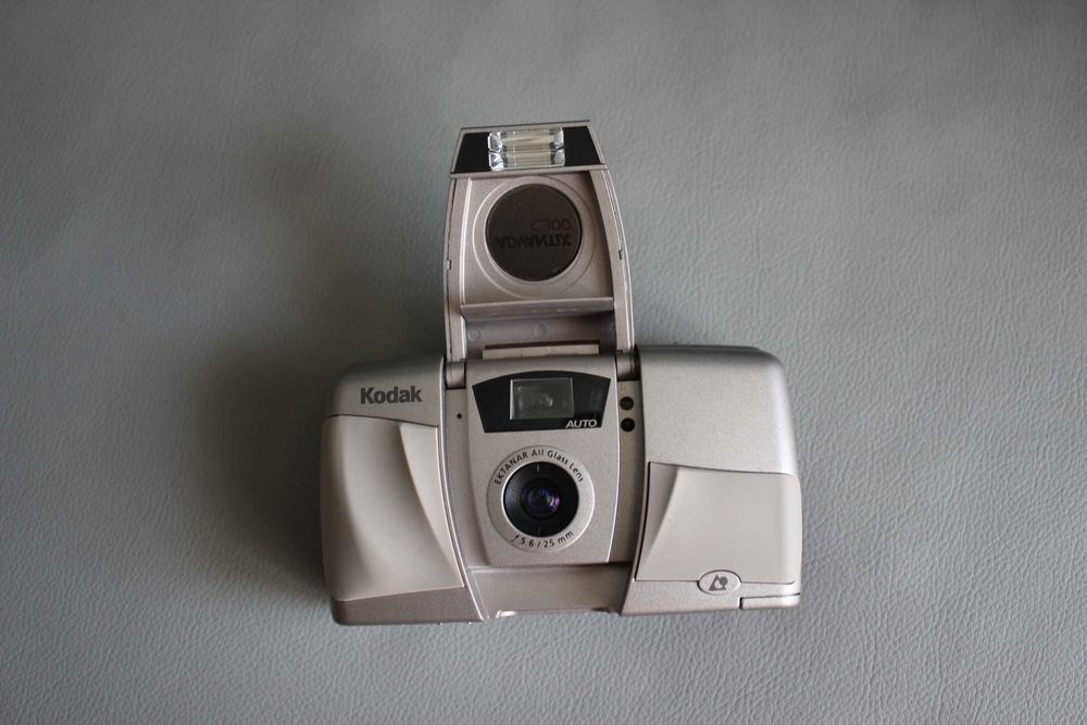 Aparate foto pe film vintage (Canon, Pentax, Fuji, Kodak)