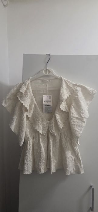 Bluza Zara cu volane,marimea M,noua,cu eticheta