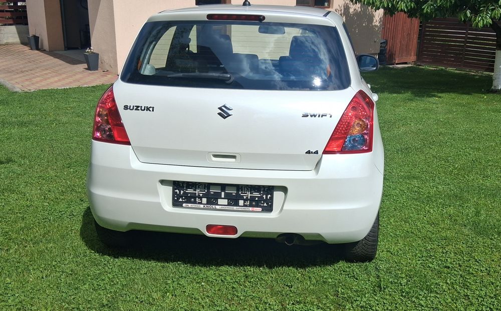 Vând  SUZUKI swift  4x4