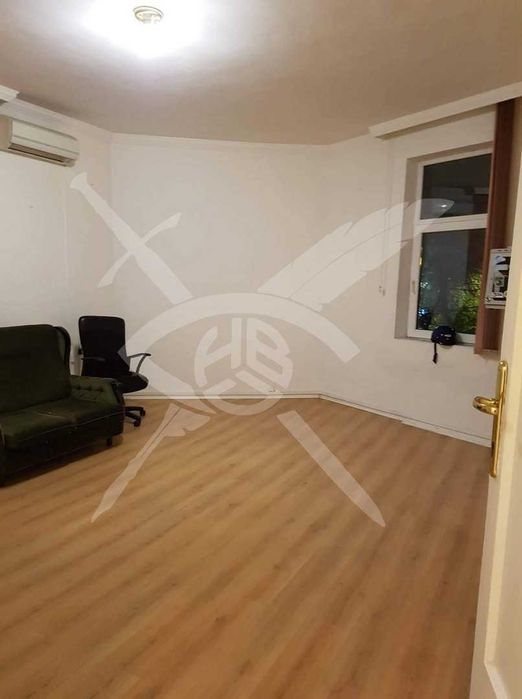 Дава се под наем Тристаен апартамент в София, Център - 100 кв.м за 648.21 € - Снимка #2