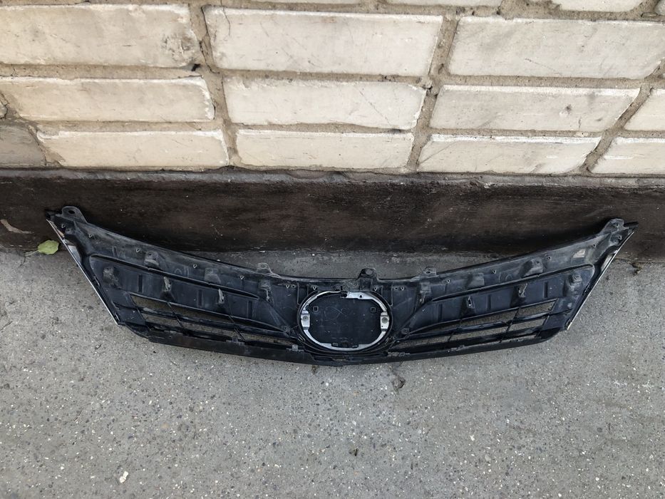 Решетка  радиатора на Камри 50 США