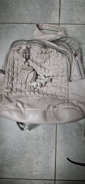 Дамски .  раници