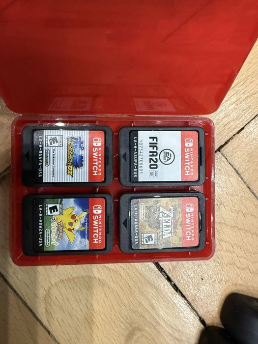 Nintendo Switch с 4 игри