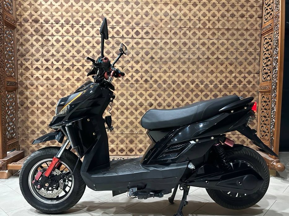 Elektricheskiy skuter sotiladi redline