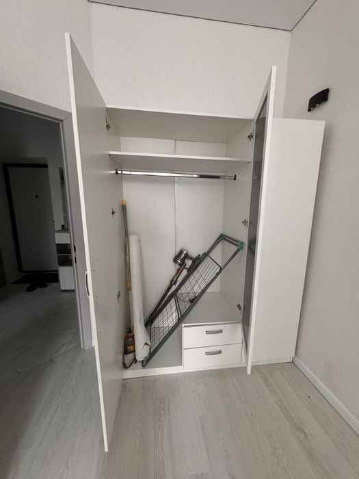 Продам шкаф для спальни 40000