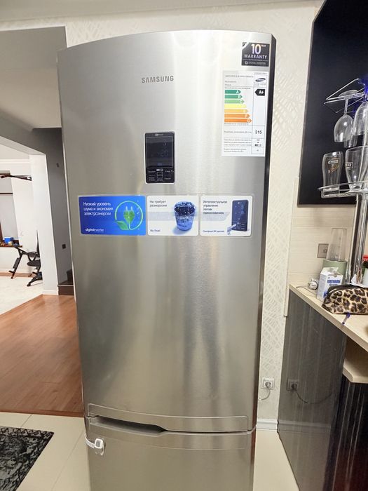 Холодильник Samsung