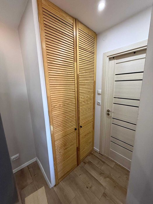 Set 2 Uși lamelare din Pin pentru dressing – 242.2 x 49.4 cm (Lăcuite)