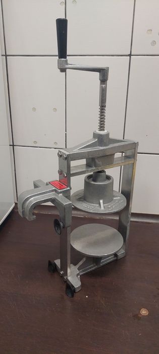 Преса за консерви